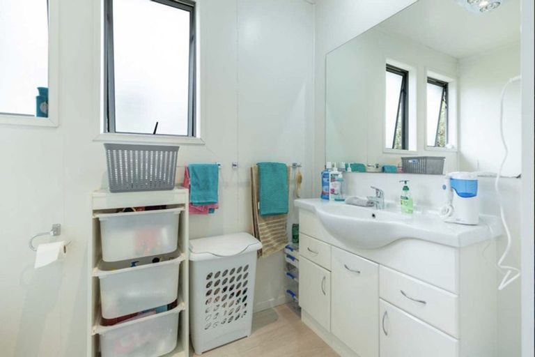 Photo of property in 33 Keegan Drive, Massey, Auckland, 0614