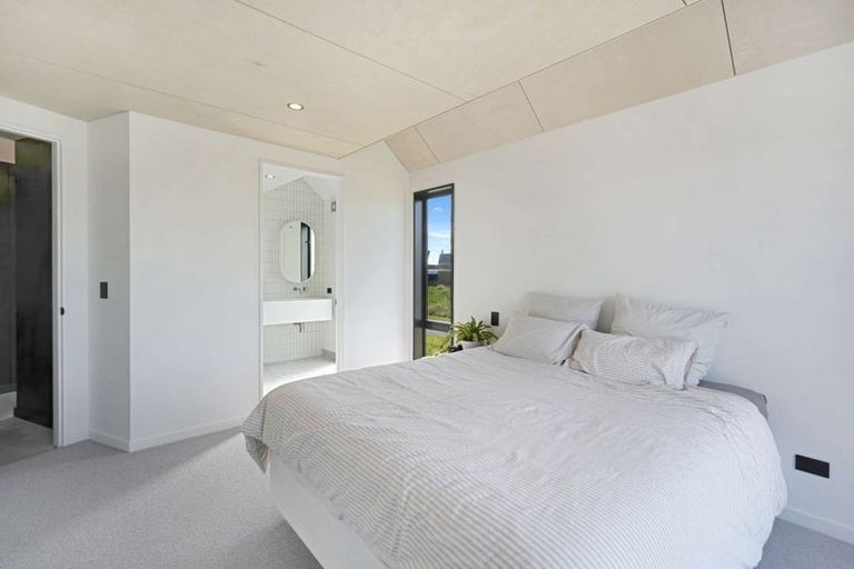 Photo of property in 82 Queens Avenue, Waikuku Beach, 7402