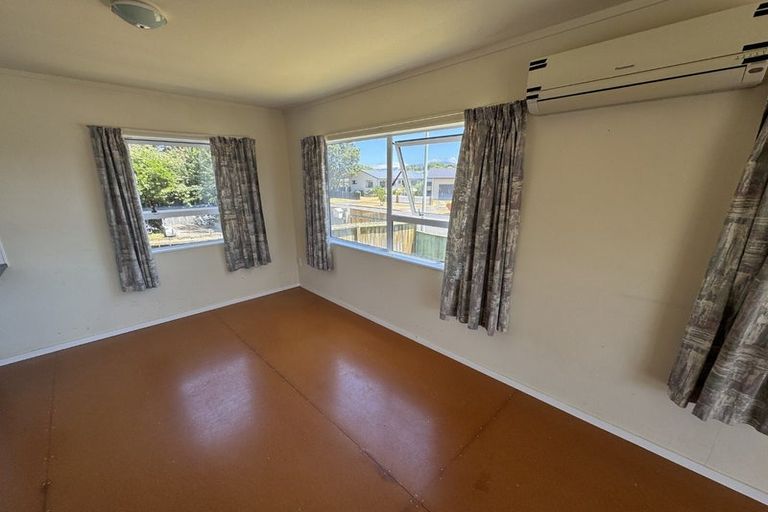 Photo of property in 72 Queens Road, Waikanae Beach, Waikanae, 5036