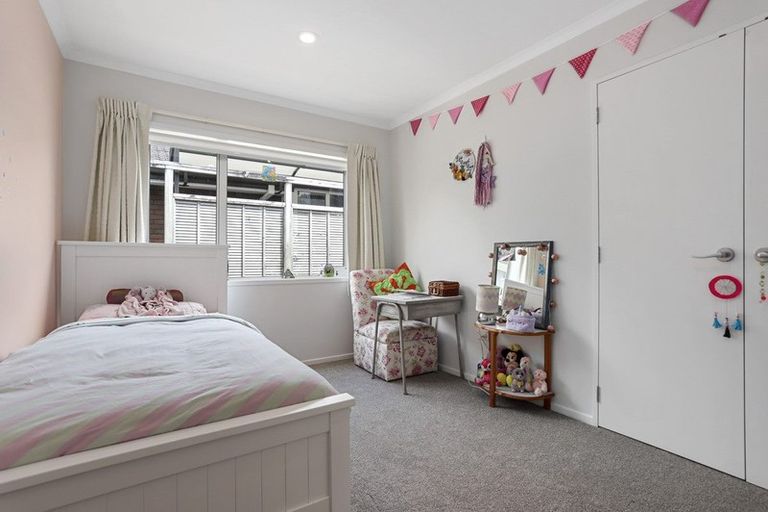 Photo of property in 46 Lagoon Way, West Harbour, Auckland, 0618