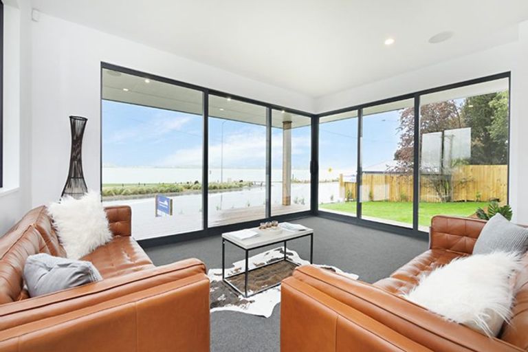 Photo of property in 1 Te Awakura Terrace, Mount Pleasant, Christchurch, 8081