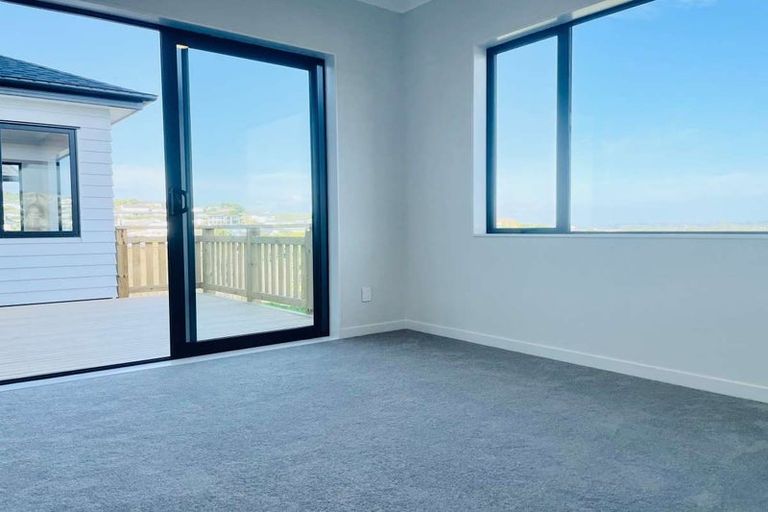 Photo of property in 16 Bine Crescent, Orewa, 0931