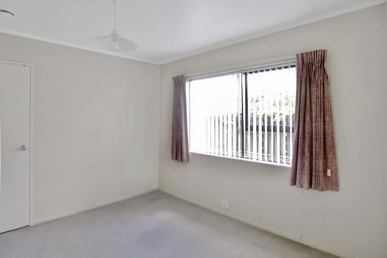 Photo of property in 1/31 Glucina Avenue, West Harbour, Auckland, 0618