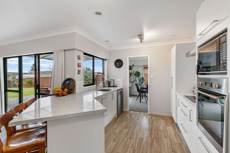 Photo of property in 9 Brookesmith Drive, Waiuku, 2123