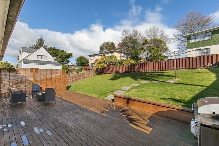 Photo of property in 60 Lauderdale Road, Birkdale, Auckland, 0626