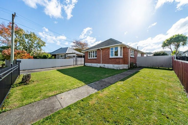 Photo of property in 35 Peck Street, Taita, Lower Hutt, 5011