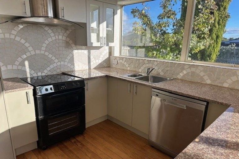 Photo of property in 102 Effingham Street, North New Brighton, Christchurch, 8083