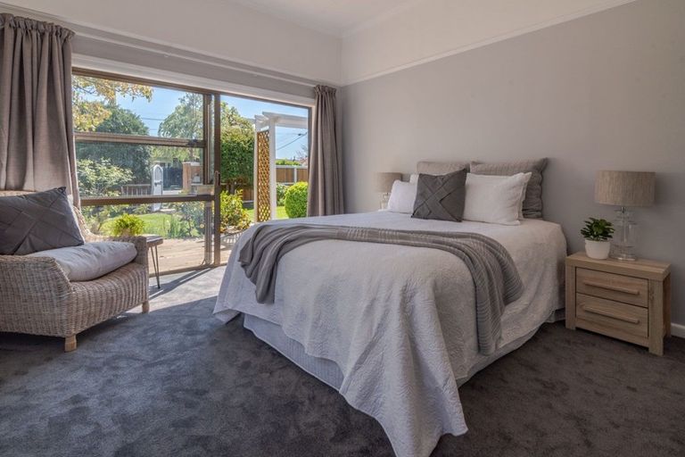 Photo of property in 128 Somerfield Street, Somerfield, Christchurch, 8024