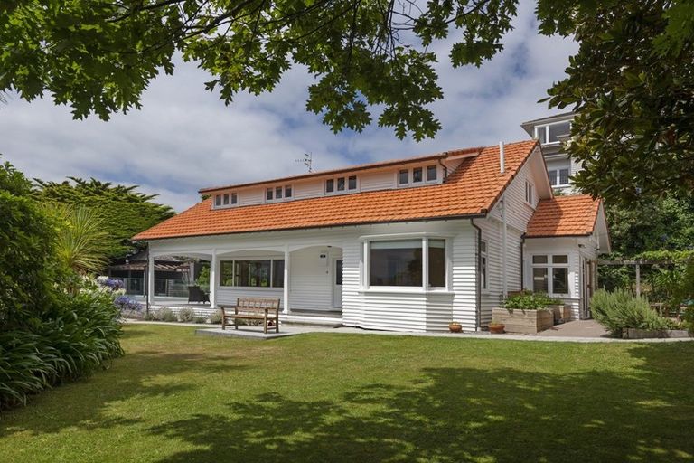 Photo of property in 17 Beere Haven Road, Seatoun, Wellington, 6022