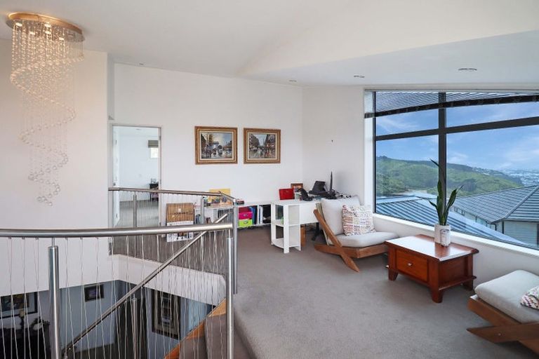 Photo of property in 63 Tamworth Crescent, Newlands, Wellington, 6037