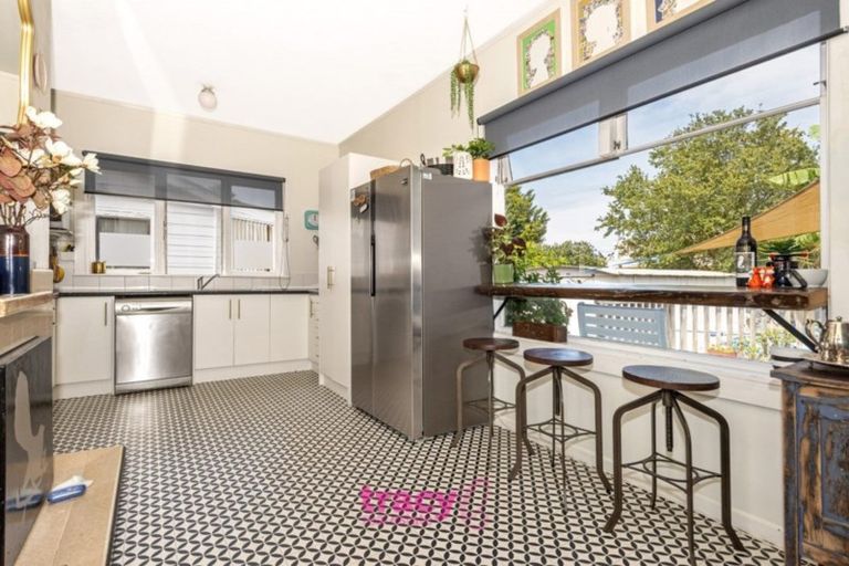 Photo of property in 290 Aberdeen Road, Gisborne, 4010