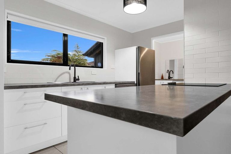 Photo of property in 5 Glenbrook Road, Karaka, Papakura, 2580