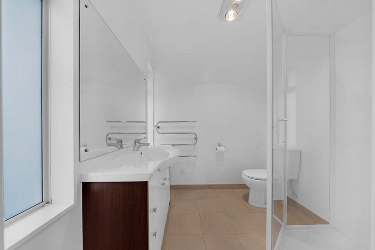 Photo of property in 10 Sapperton Drive, Henderson, Auckland, 0612