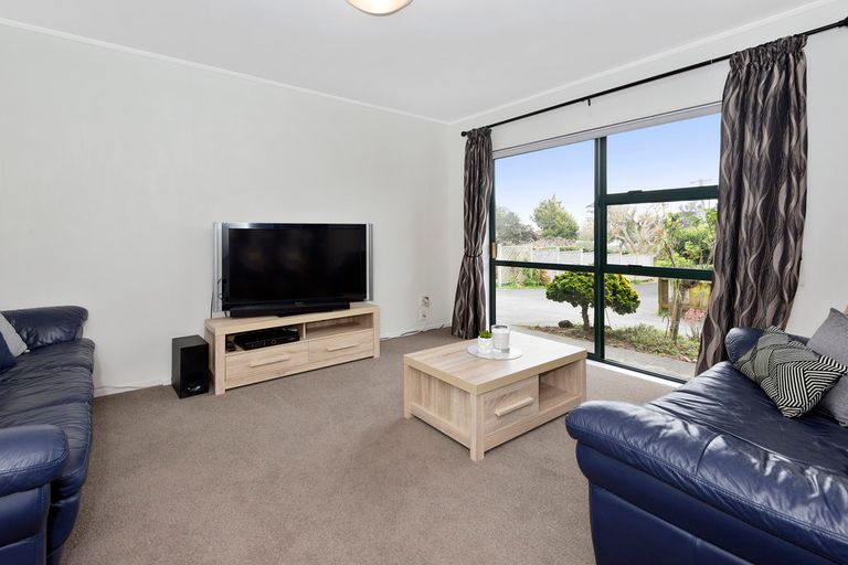 Photo of property in 2/36 Queen Street, Papakura, 2110