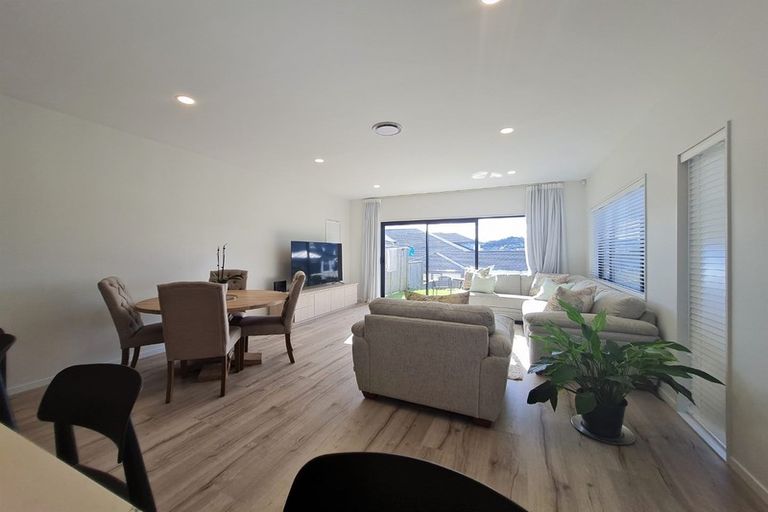 Photo of property in 168 Arran Point Parade, Orewa, 0931