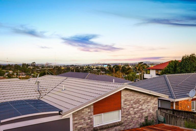 Photo of property in 4 Gordon Stanley Drive, Massey, Auckland, 0614