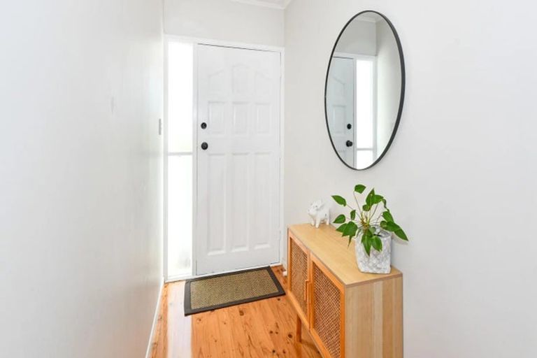 Photo of property in 31 Gossamer Drive, Pakuranga Heights, Auckland, 2010