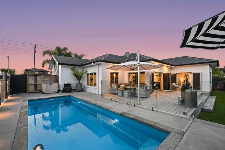 Photo of property in 94 Rototuna Road, Rototuna, Hamilton, 3210