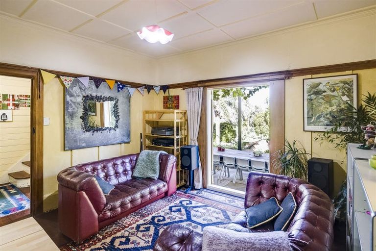Photo of property in 1 Lawrence Road, Hospital Hill, Napier, 4110