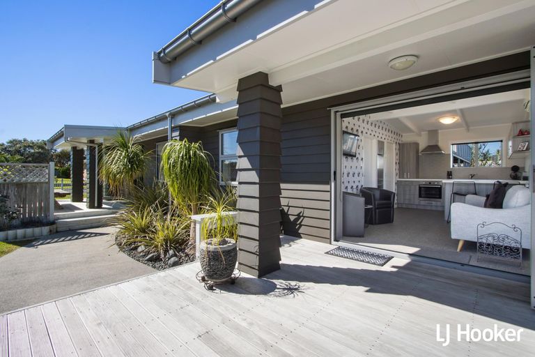 Photo of property in 12 Snell Crescent, Waihi Beach, 3611
