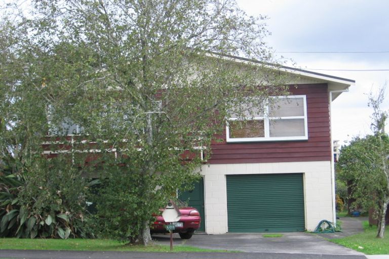 Photo of property in 104 Te Atatu Road, Te Atatu South, Auckland, 0610