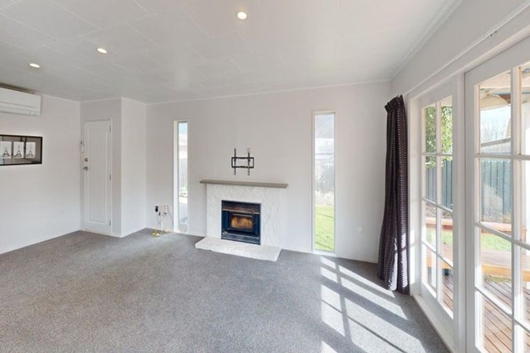 Photo of property in 3 Adams Place, Kelvin Grove, Palmerston North, 4414