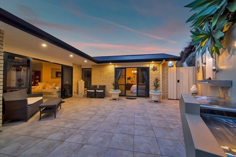 Photo of property in 4 Willow Place, Whalers Gate, New Plymouth, 4310