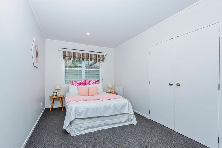 Photo of property in 123a Hobsonville Road, West Harbour, Auckland, 0618