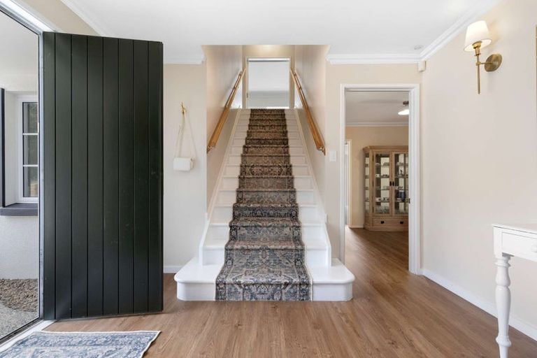 Photo of property in 3 Laingrange Place, Laingholm, Auckland, 0604