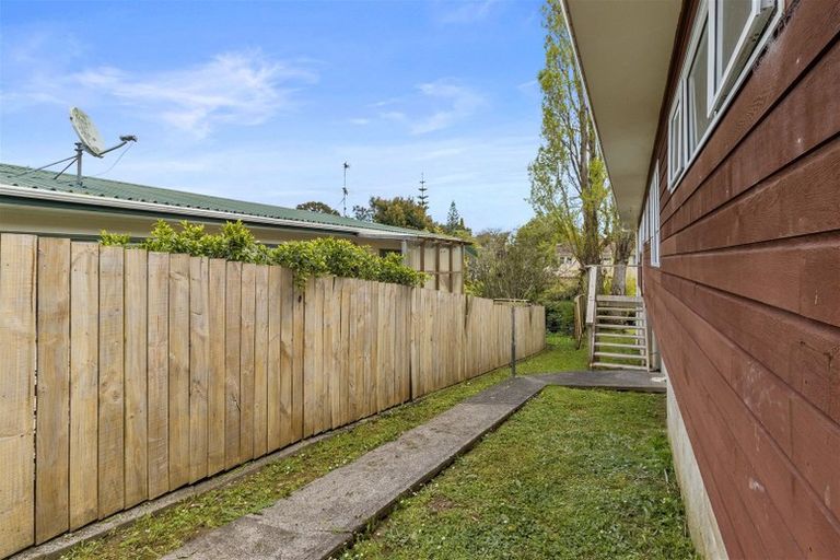 Photo of property in 1/27 Woodglen Road, Glen Eden, Auckland, 0602