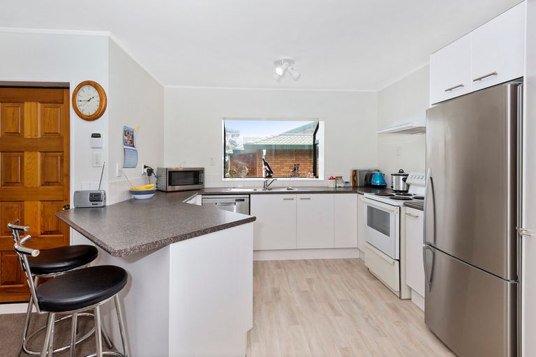 Photo of property in 2/36 Queen Street, Papakura, 2110