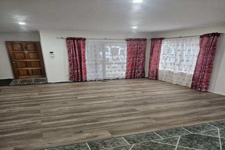 Photo of property in 19 Hiwihau Place, Glenfield, Auckland, 0629