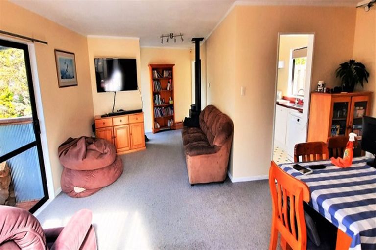 Photo of property in 3 Fenchurch Grove, Stokes Valley, Lower Hutt, 5019