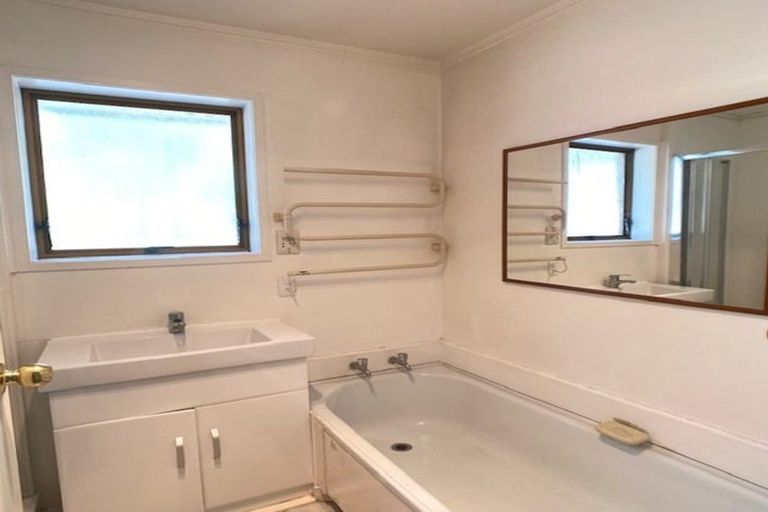 Photo of property in 7/33 Swanson Road, Henderson, Auckland, 0610