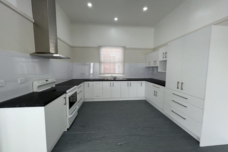 Photo of property in 27-29 Andrew Young Street, Palmerston North, 4410