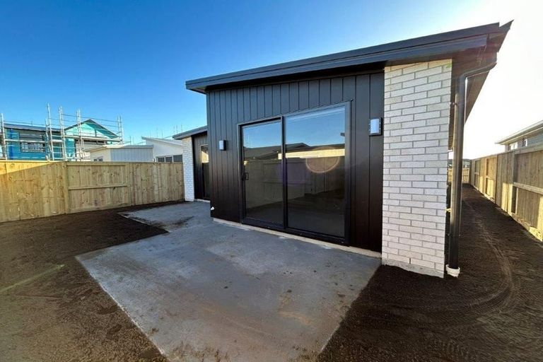 Photo of property in 6 Tauhinu Place, Papamoa, 3118