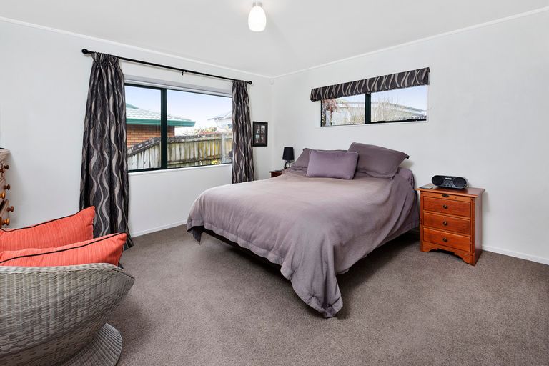 Photo of property in 2/36 Queen Street, Papakura, 2110