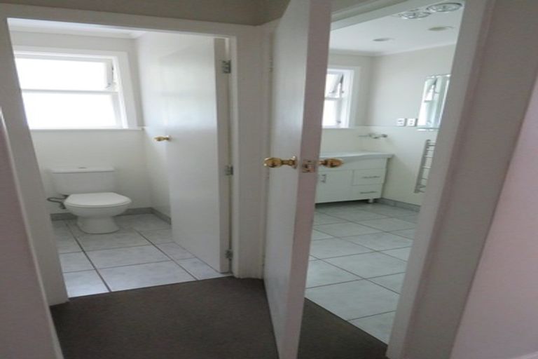 Photo of property in 39 Korau Grove, Stokes Valley, Lower Hutt, 5019