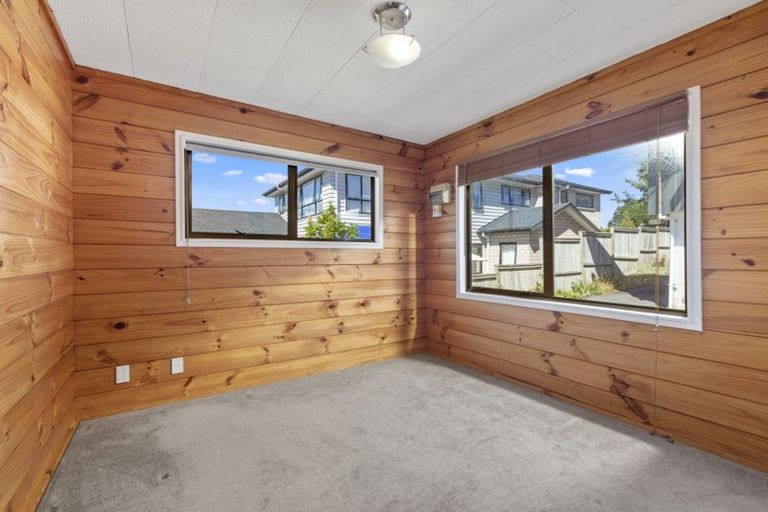 Photo of property in 2/33 Woodstock Road, Forrest Hill, Auckland, 0620