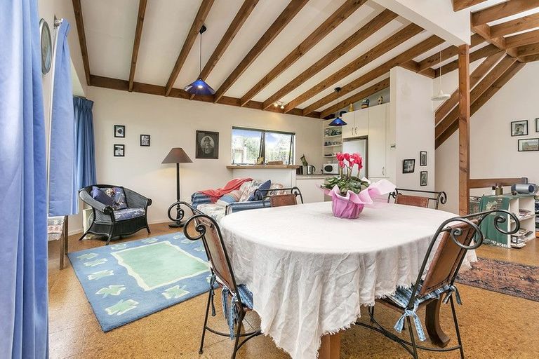 Photo of property in 2/26 Colonial Road, Birkenhead, Auckland, 0626