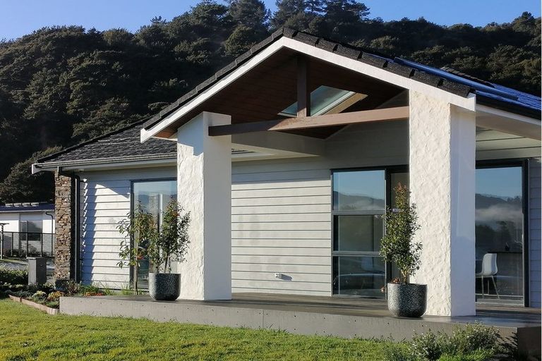 Photo of property in 7 Hopkirk Avenue, Wallaceville, Upper Hutt, 5018