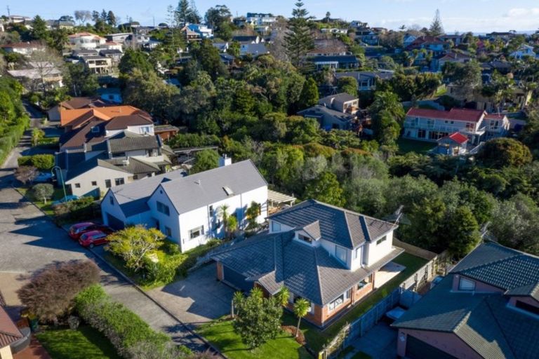 Photo of property in 15 Renlee Place, Shelly Park, Auckland, 2014