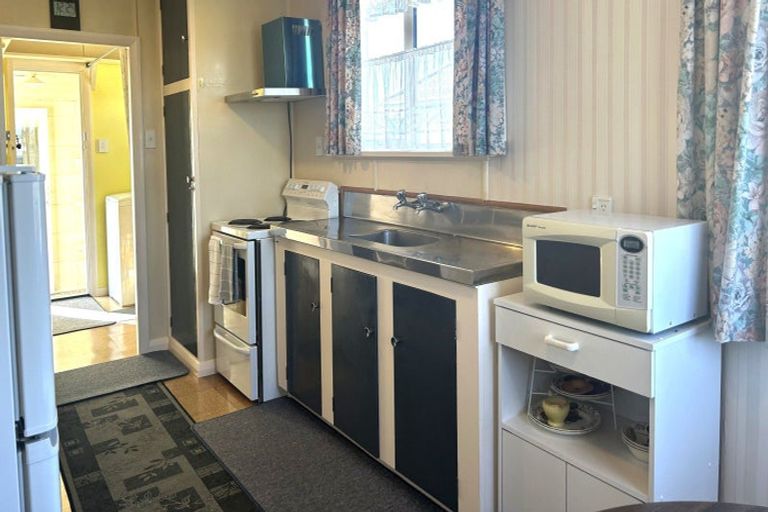 Photo of property in 6 Harlech Street, Oamaru North, Oamaru, 9400