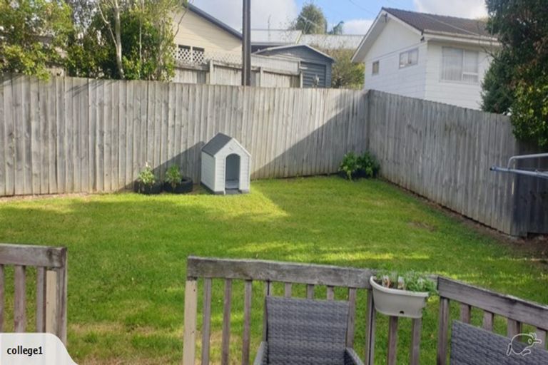 Photo of property in 31 Waimumu Road, Massey, Auckland, 0614