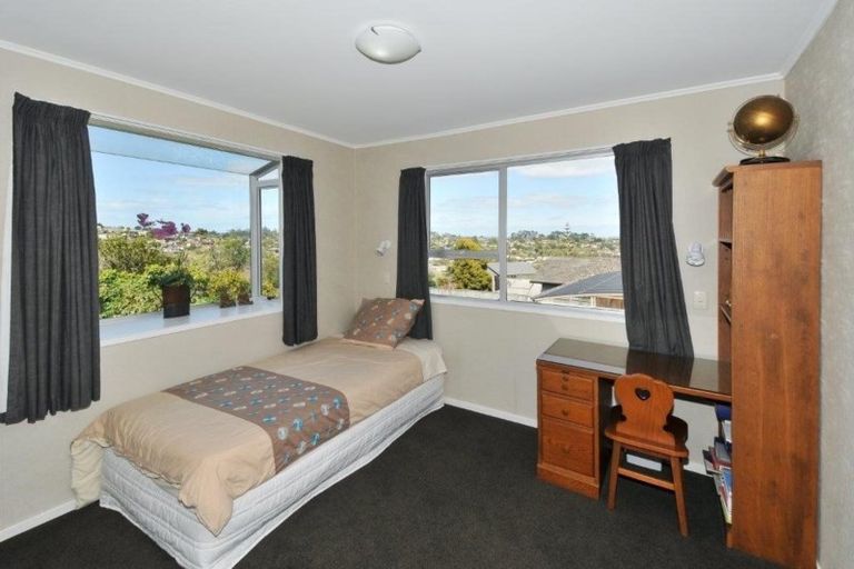 Photo of property in 4 Cassia Place, Sunnynook, Auckland, 0620