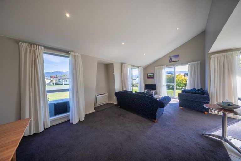 Photo of property in 25 Pop Andrew Drive, Te Anau, 9600