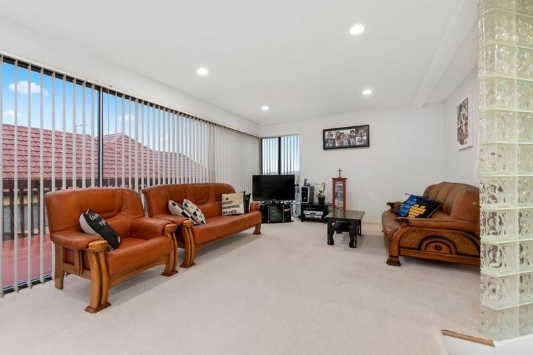 Photo of property in 28 St Clair Place, Browns Bay, Auckland, 0630