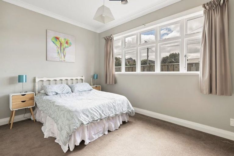 Photo of property in 119 Apu Crescent, Lyall Bay, Wellington, 6022