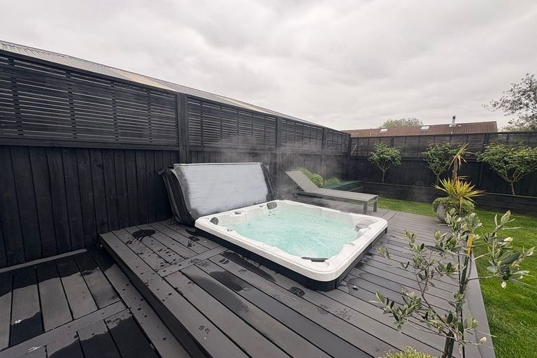 Photo of property in 161 Weston Road, St Albans, Christchurch, 8052