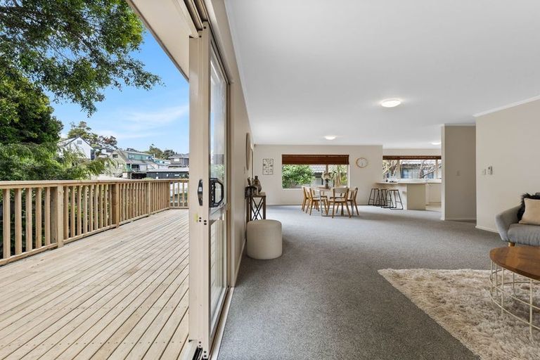 Photo of property in 22 Poturi Streams Avenue, Titirangi, Auckland, 0604